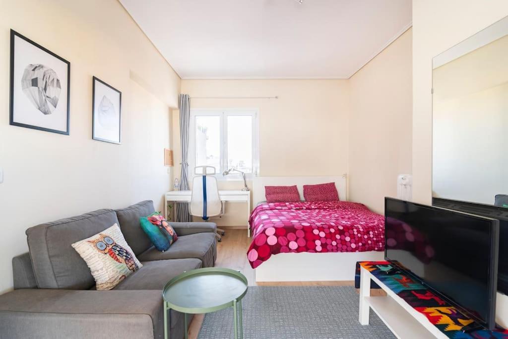 Top Floor Apartment At Petrolona With Big Balcony Афины Экстерьер фото